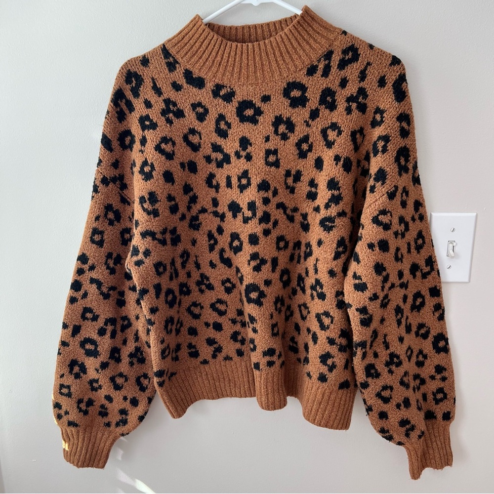 Old Navy Leopard Mock Neck Sweater, Size Medium